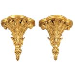 A PAIR OF 18TH CENTURY FRENCH GILT WOOD HANGING BRACKETS