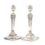 A PAIR OF EARLY 20TH CENTURY ADAM STYLE SILVER CANDLESTICKS