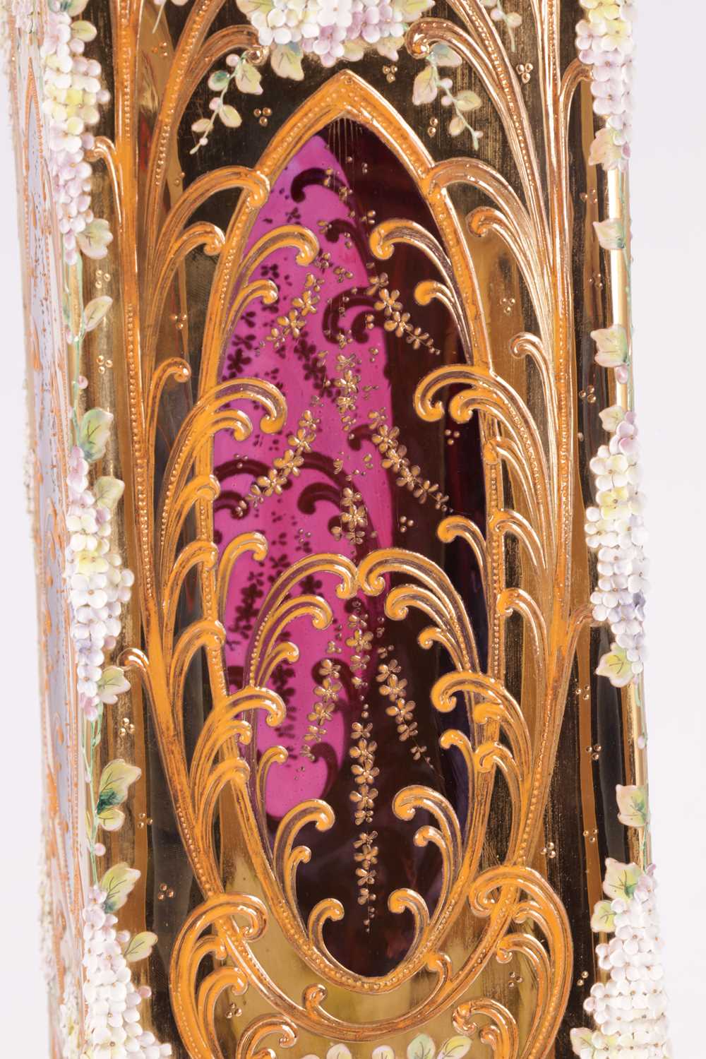 A LARGE SLENDER EXHIBITION MOSER STYLE GILT AND ENAMEL GLASS VASE - Image 3 of 7