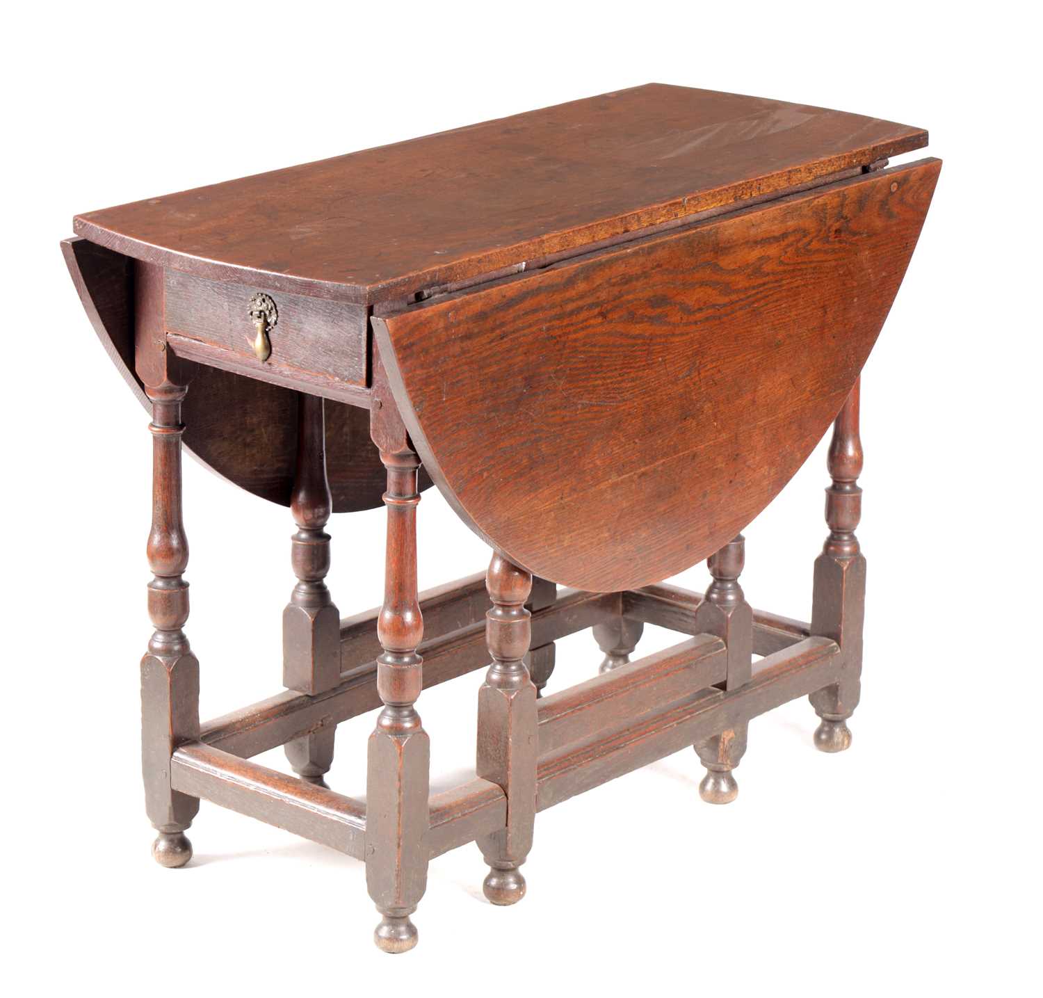 AN 18TH CENTURY OAK GATE LEG TABLE OF SMALL SIZE