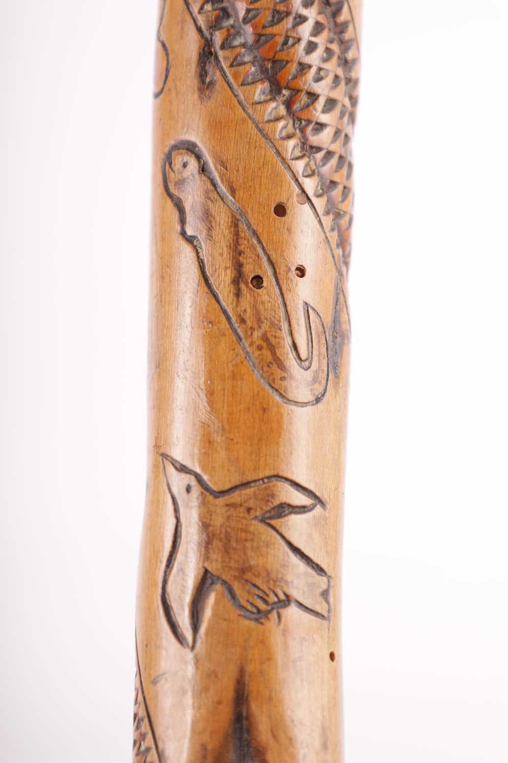 A 19TH CENTURY FOLK ART HAWTHORN WALKING STICK - Image 4 of 6