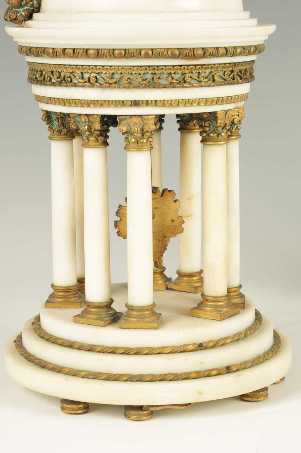 A 19TH CENTURY FRENCH THREE PIECE CLOCK GARNITURE - Image 5 of 13