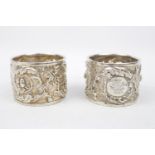 A Good pair of heavy chased silver napkin rings, London 1896 by Edward Barnard & Sons Ltd. 105g