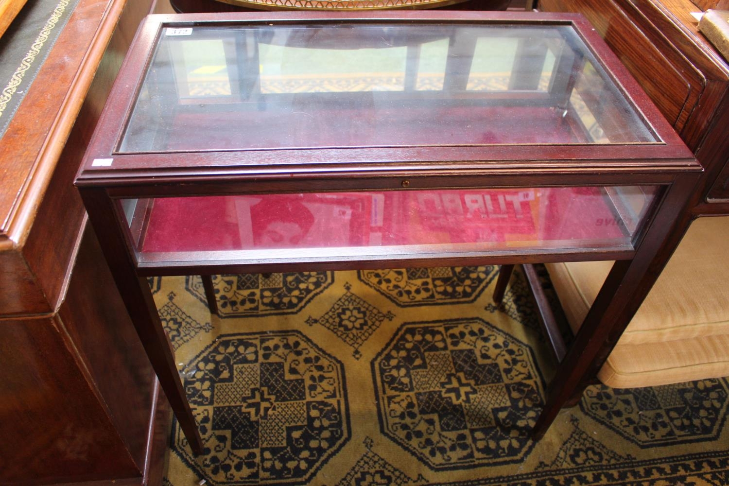20thC Glazed table display case on tapering legs. 74cm in Width