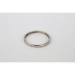 Ladies Platinum Shaped wedding band. Size Q. 3g total weight