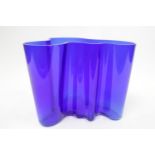 Alvar Aalto limited edition Blue glass freeform vase 528 of 1990. 16cm in Height