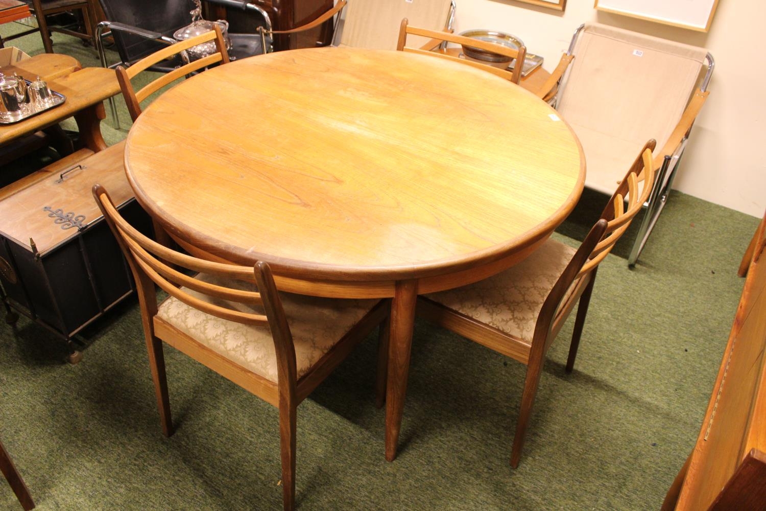 G Plan Circular extending table with 4 matching chairs 120cm in Diameter