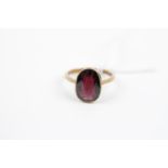 Ladies 9ct Gold Oval Almadine garnet set ring 3g total weight