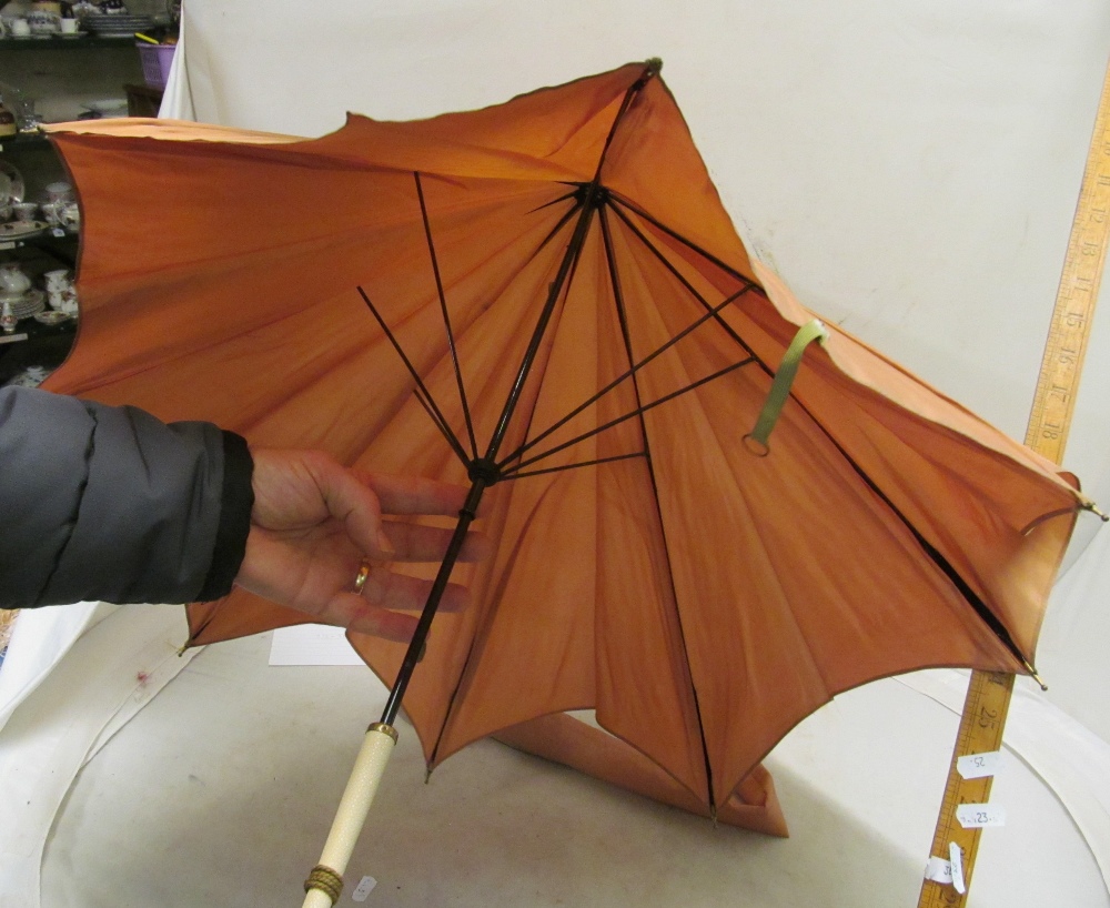 A parasol - Image 3 of 4