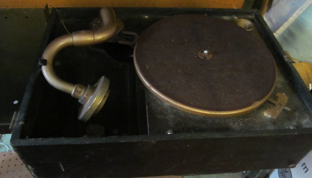 An Ultra Vintage transistor radio model No TR 80 and an His Masters voice wind up gramaphone - Image 3 of 3