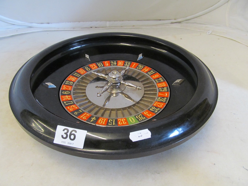 A roulette wheel with betting boards and number mat - Image 2 of 3