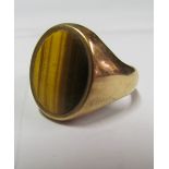 A 9ct gold tigers eye style ring size U 8.9g all in