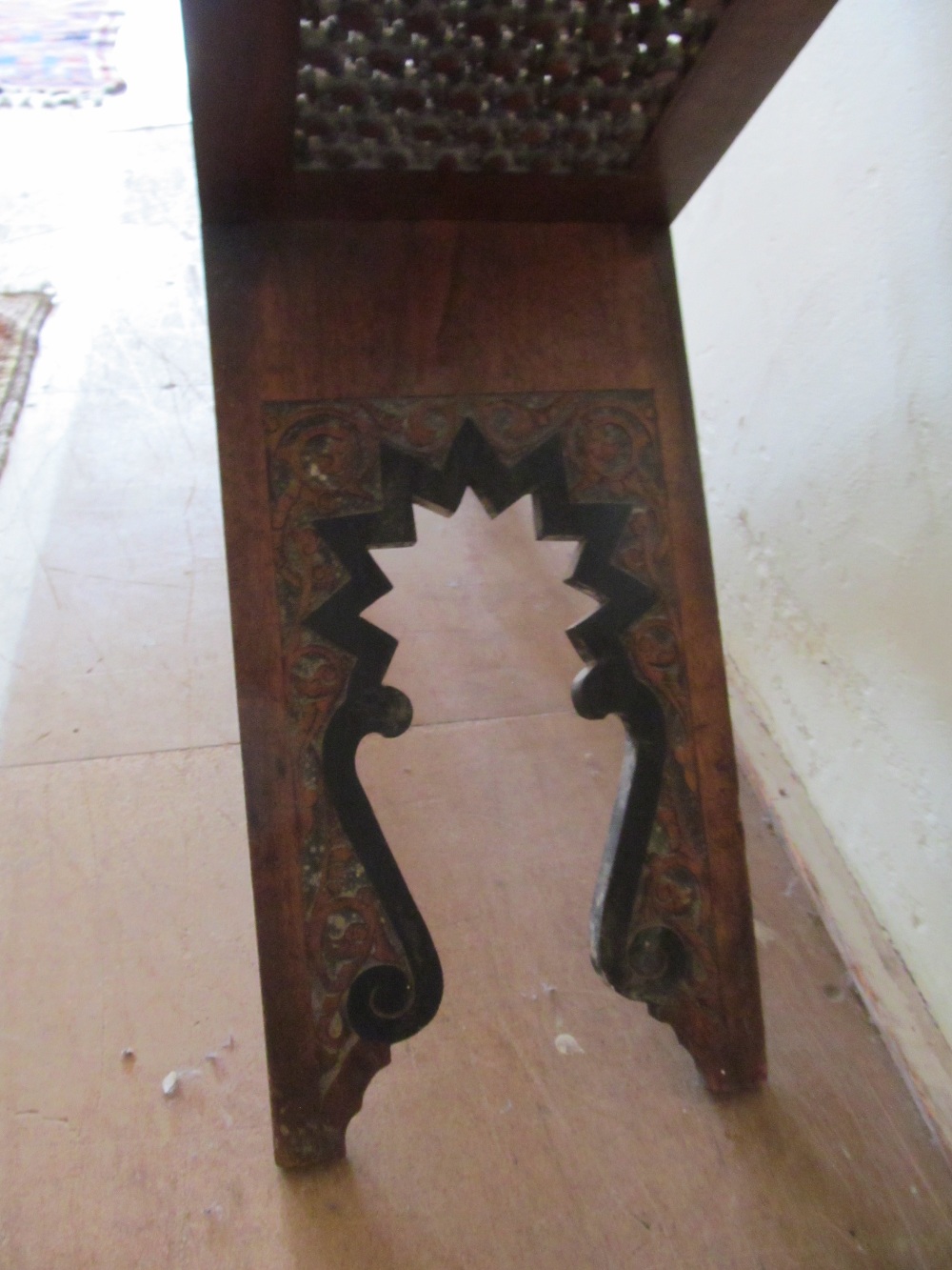 Koran stand with carved, pierced and inlaid design and a smaller Koran stand with pierced and inlaid - Image 5 of 11