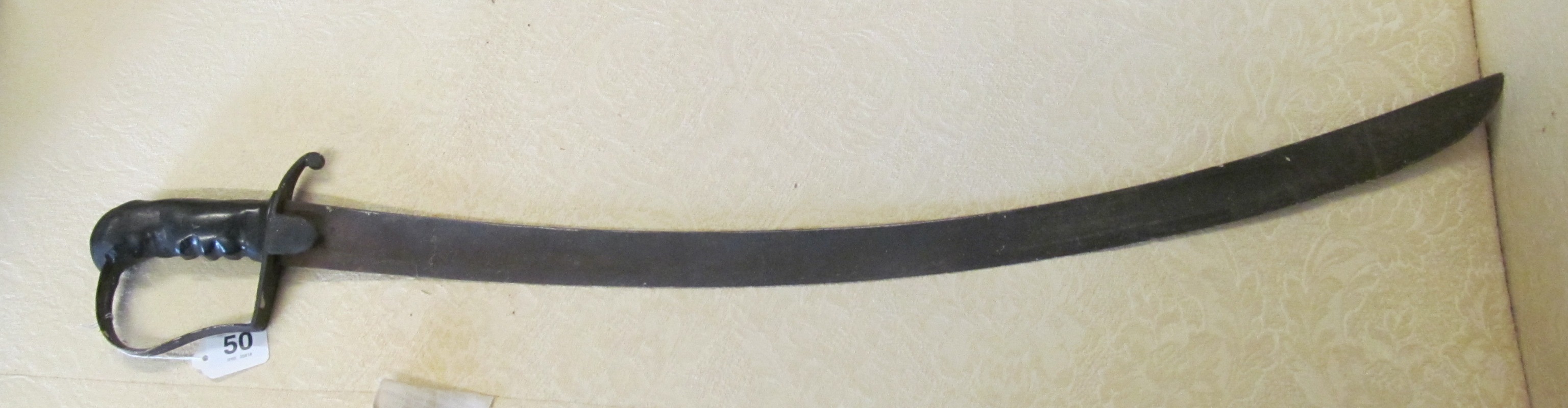 A curved sword - Image 2 of 3