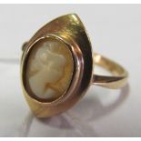 A 9k oval ring set cameo, size N/O 2.88g