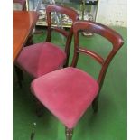 A Victorian mahogany dining table with interleaf on fluted tapered legs and six dining chairs on