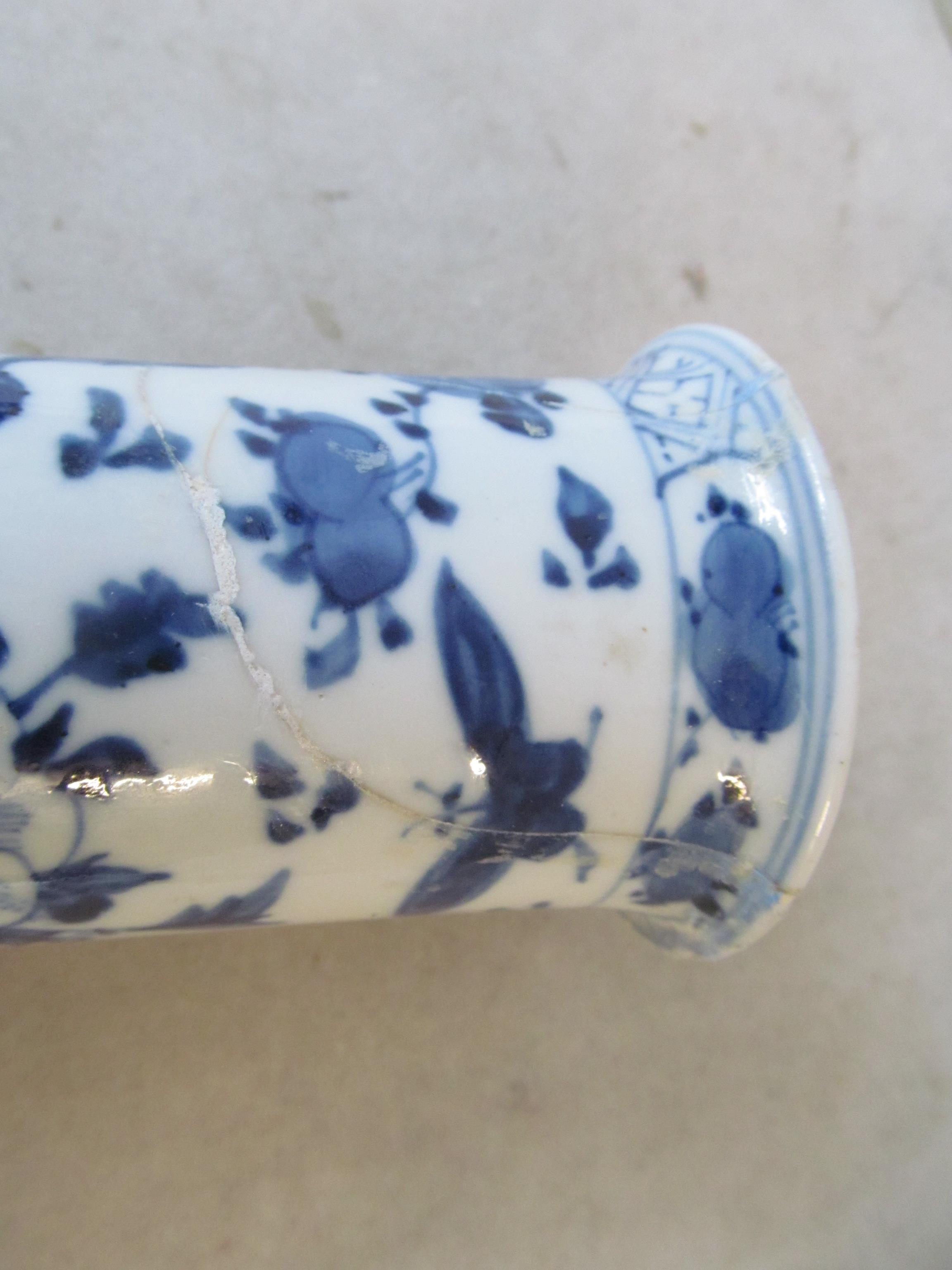 A modern Chinese bowl decorated butterflies and flowers (a/f) and two blue and white vases (a/f) - Image 2 of 11