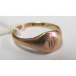 A 9ct gold signet ring 3.3g