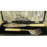 A pair silver grape scissors and pair plated fish servers (boxed)