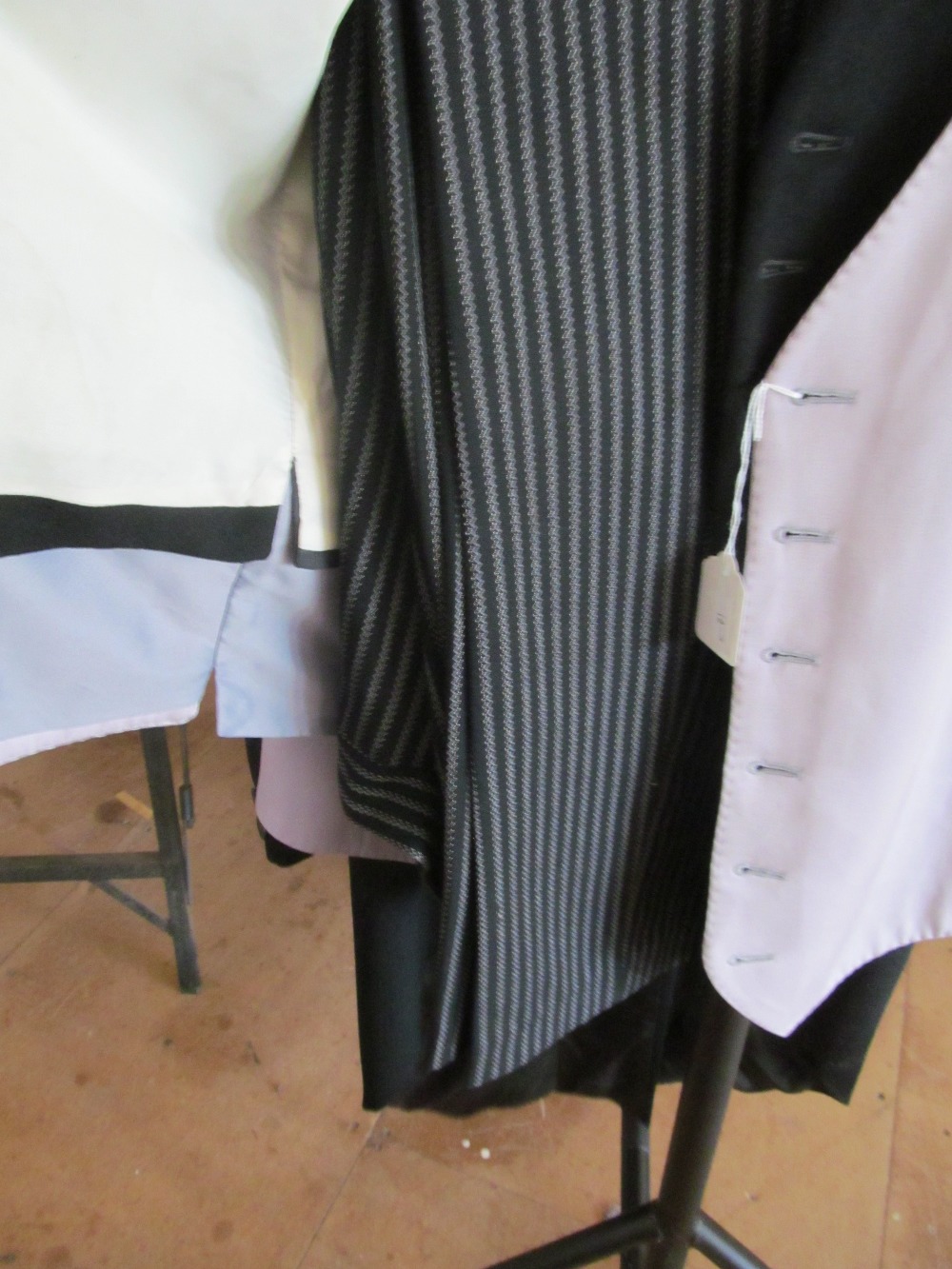 A quality pair gent's dress trousers, coat and waistcoats - Bild 3 aus 9