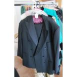 A gent's double breasted dinner suit 42"