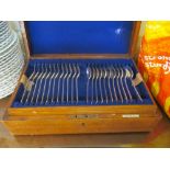 A canteen of cutlery in oak case