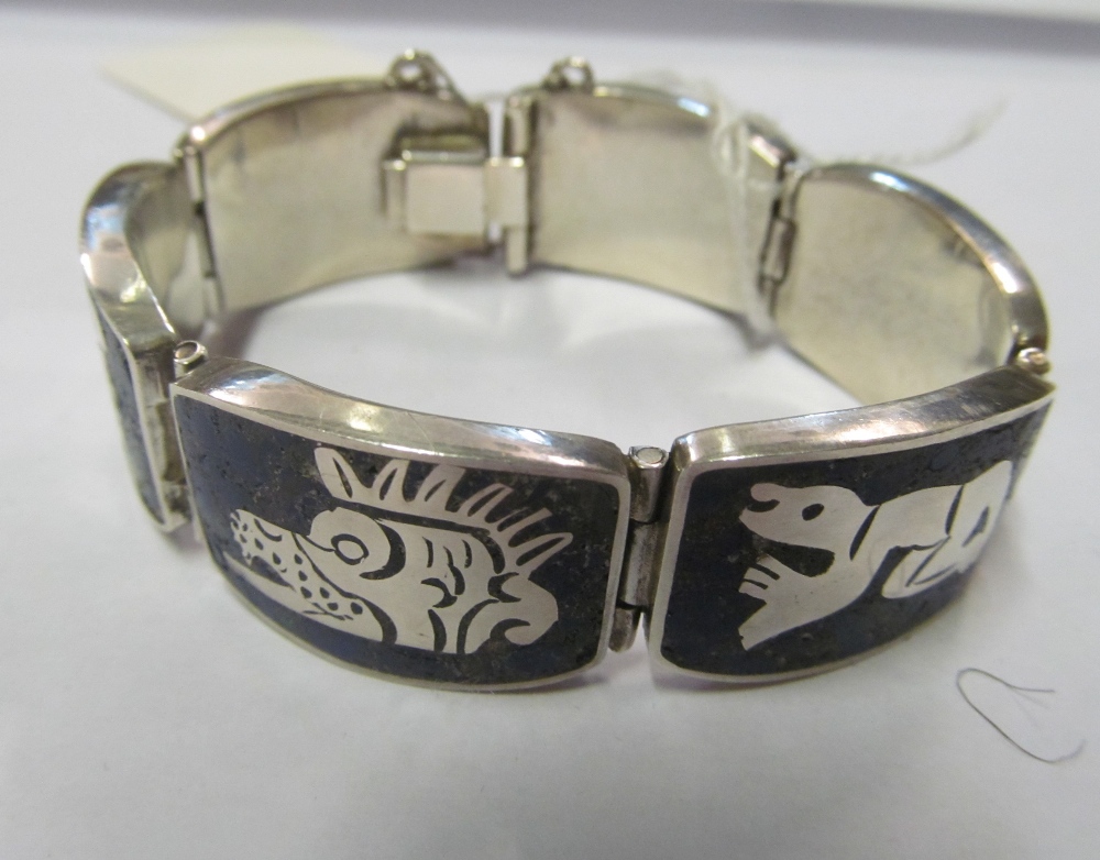 A gilt bracelet with silver and gold inlaid Japanese scenes, Mexican bracelet and Mexican pendant on - Image 2 of 5