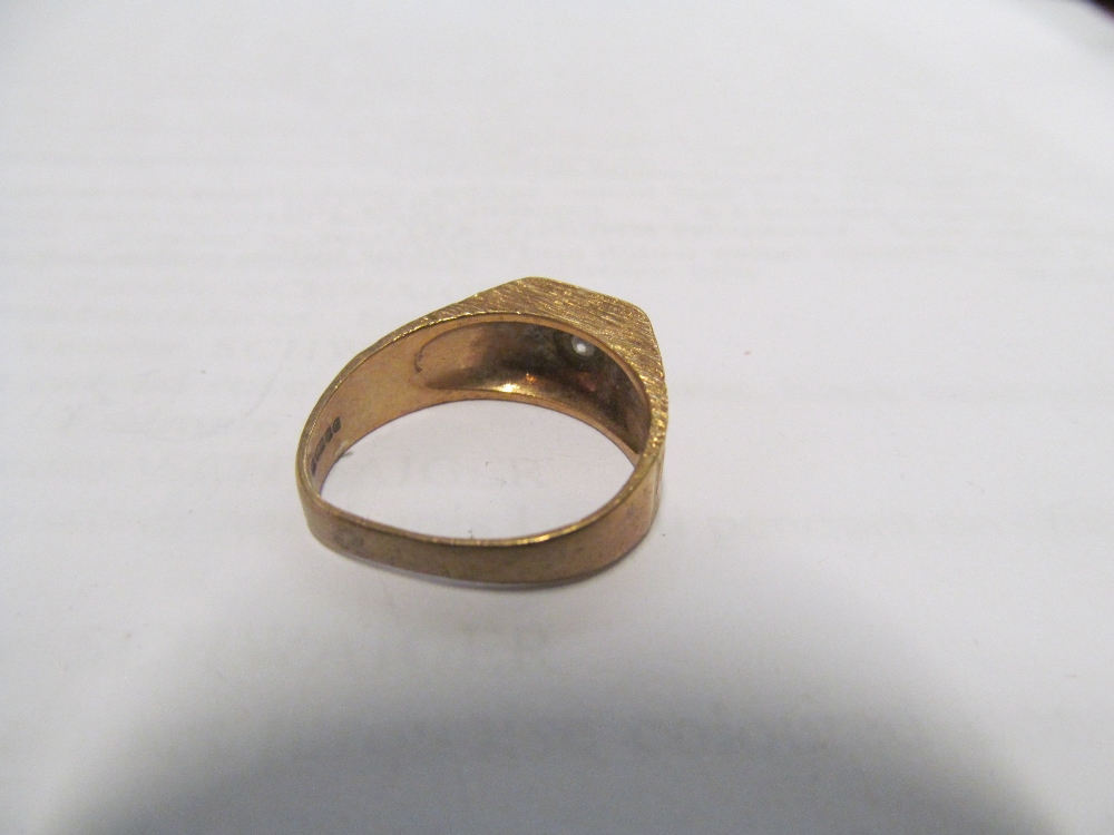 A 9ct gold gypsy style ring set diamond 5g (bent) - Image 2 of 2