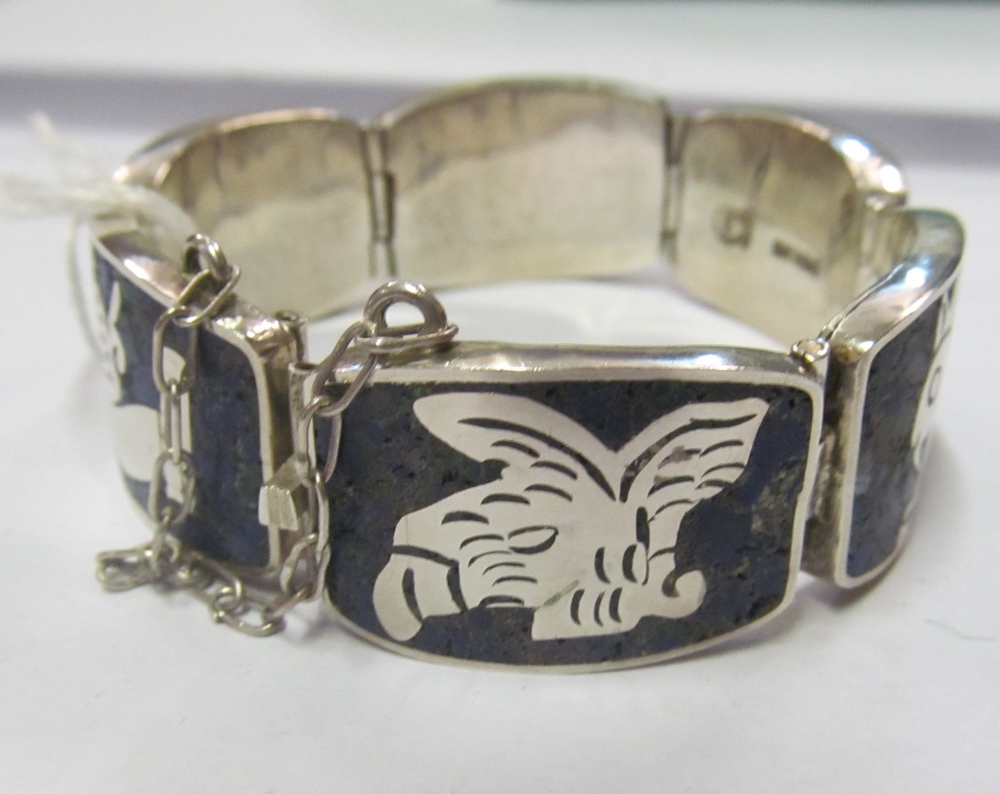 A gilt bracelet with silver and gold inlaid Japanese scenes, Mexican bracelet and Mexican pendant on - Image 3 of 5