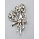 An 18ct Gold Diamond Spray Brooch, 9.1 grams, 4cms long