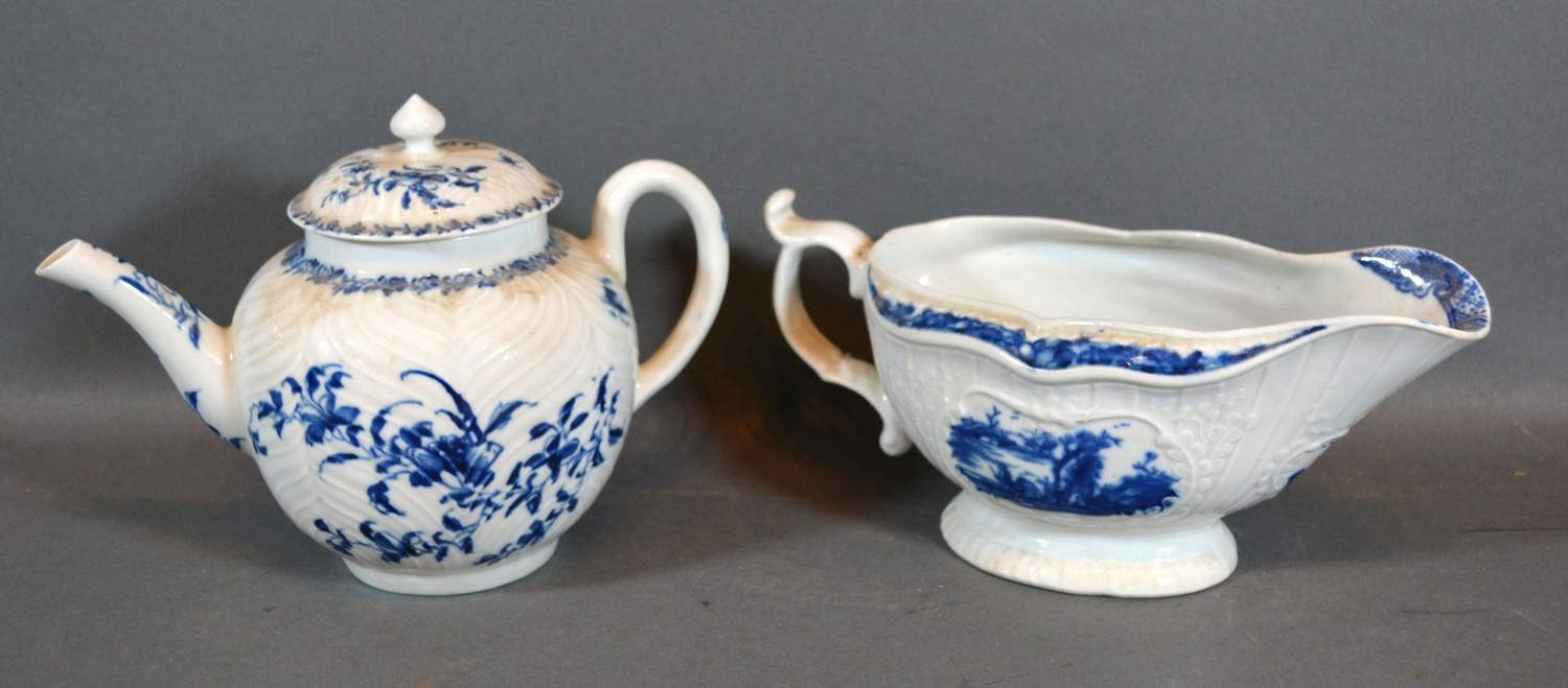 A First Period Worcester Sauce Jug decorated in underglaze blue with a reserve together with a - Bild 2 aus 2