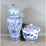 A Late 18th or Early 19th Century Chinese Porcelain Covered Vase decorated in underglaze blue
