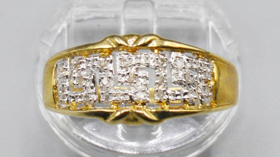 A 9ct Gold Diamond Band Ring of Pierced Form, 4 grams, ring size T - Image 2 of 2