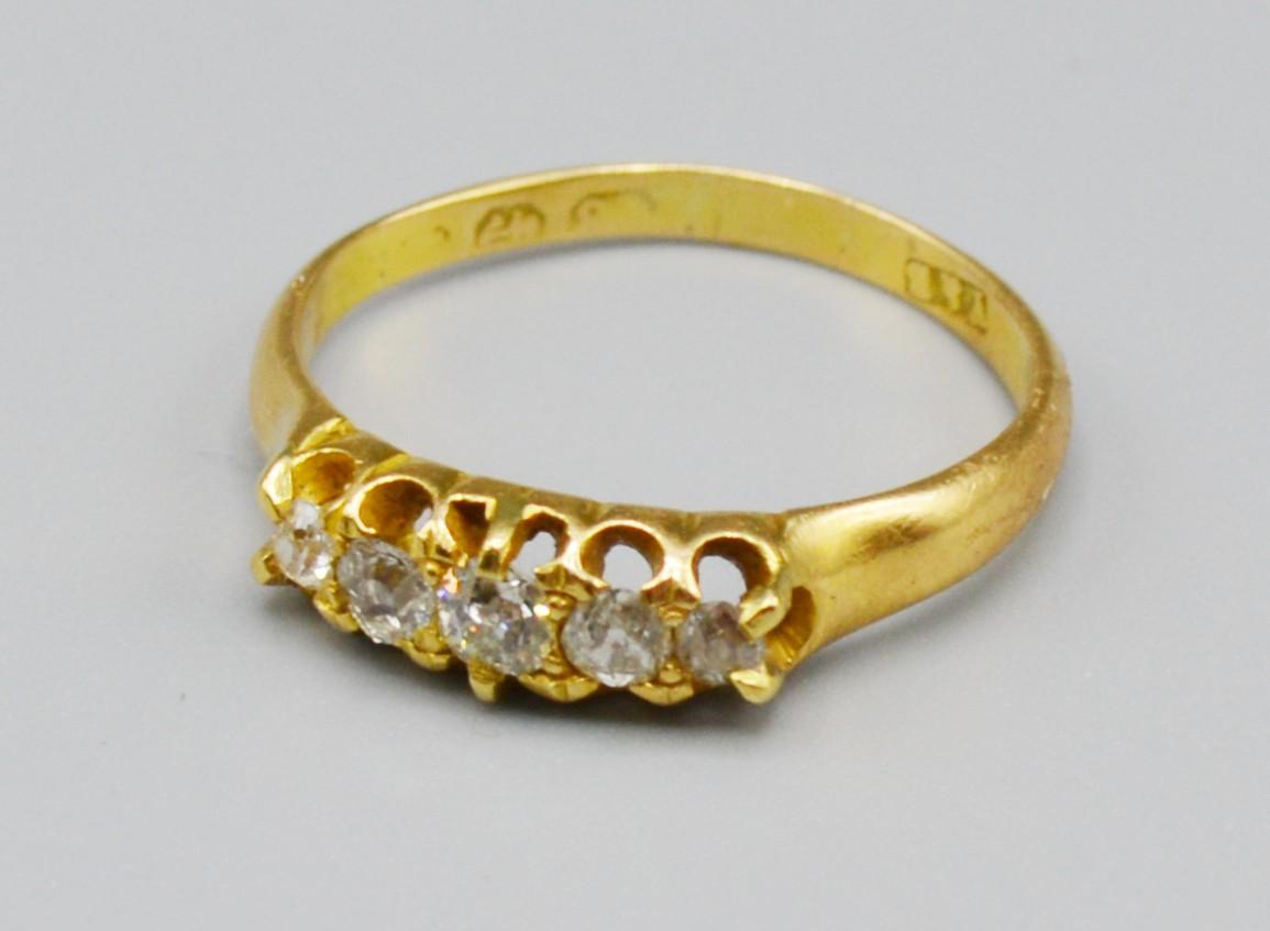 An 18ct Gold Five Stone Diamond Ring, 2.6 grams, ring size M