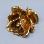 A 9ct. Gold Heavy Pendant of Flower Head Form, 48 gms