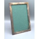 A Birmingham Silver Rectangular Photograph Frame mounted with two golf clubs, 19 x 13 cms