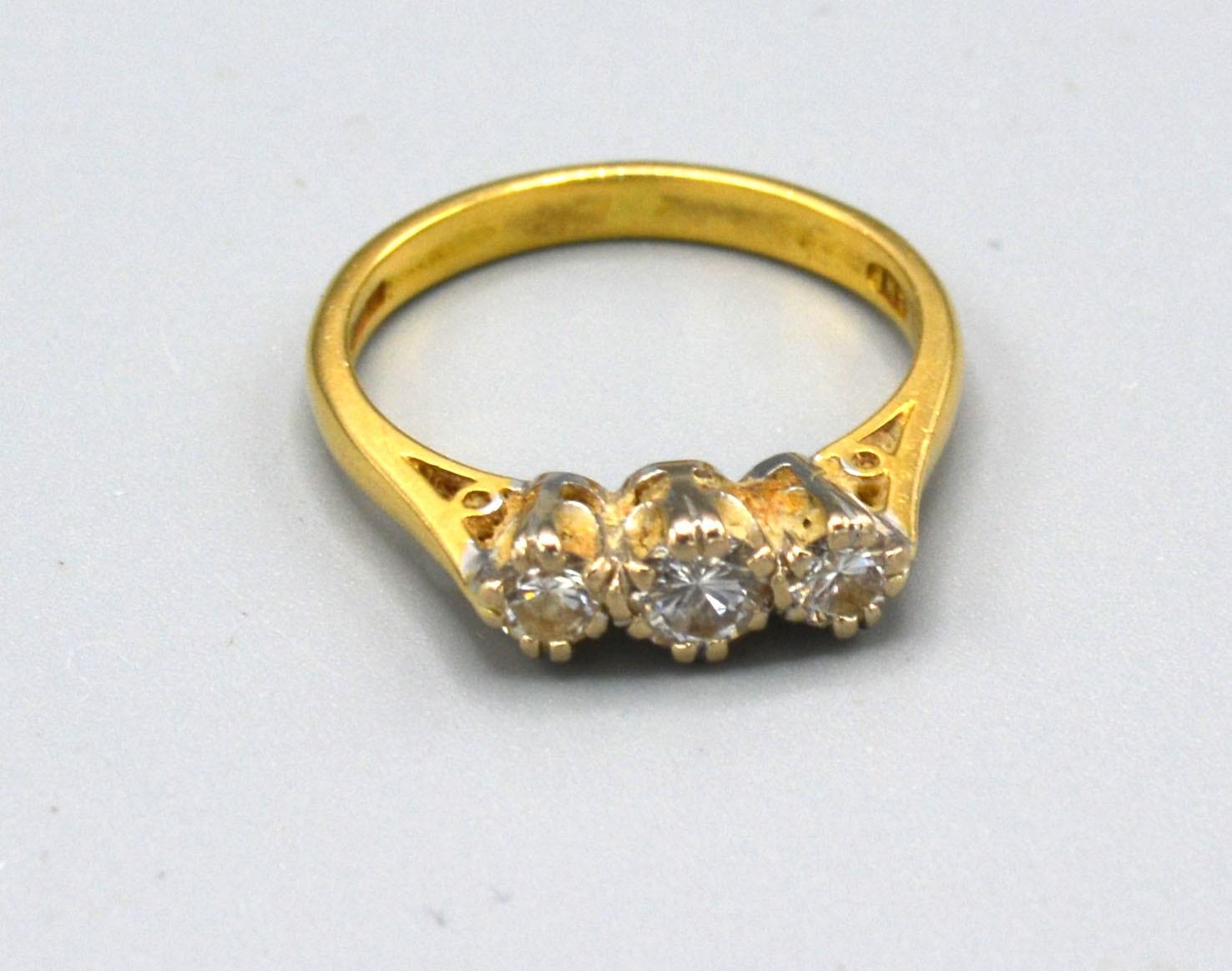 An 18ct. Gold Three Stone Diamond Ring claw set, 3.2 gms ring size L