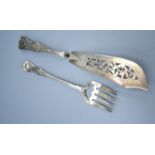 A Victorian Silver Fish Serving Pair with Kings Pattern Handle, London 1847, maker George Adams,