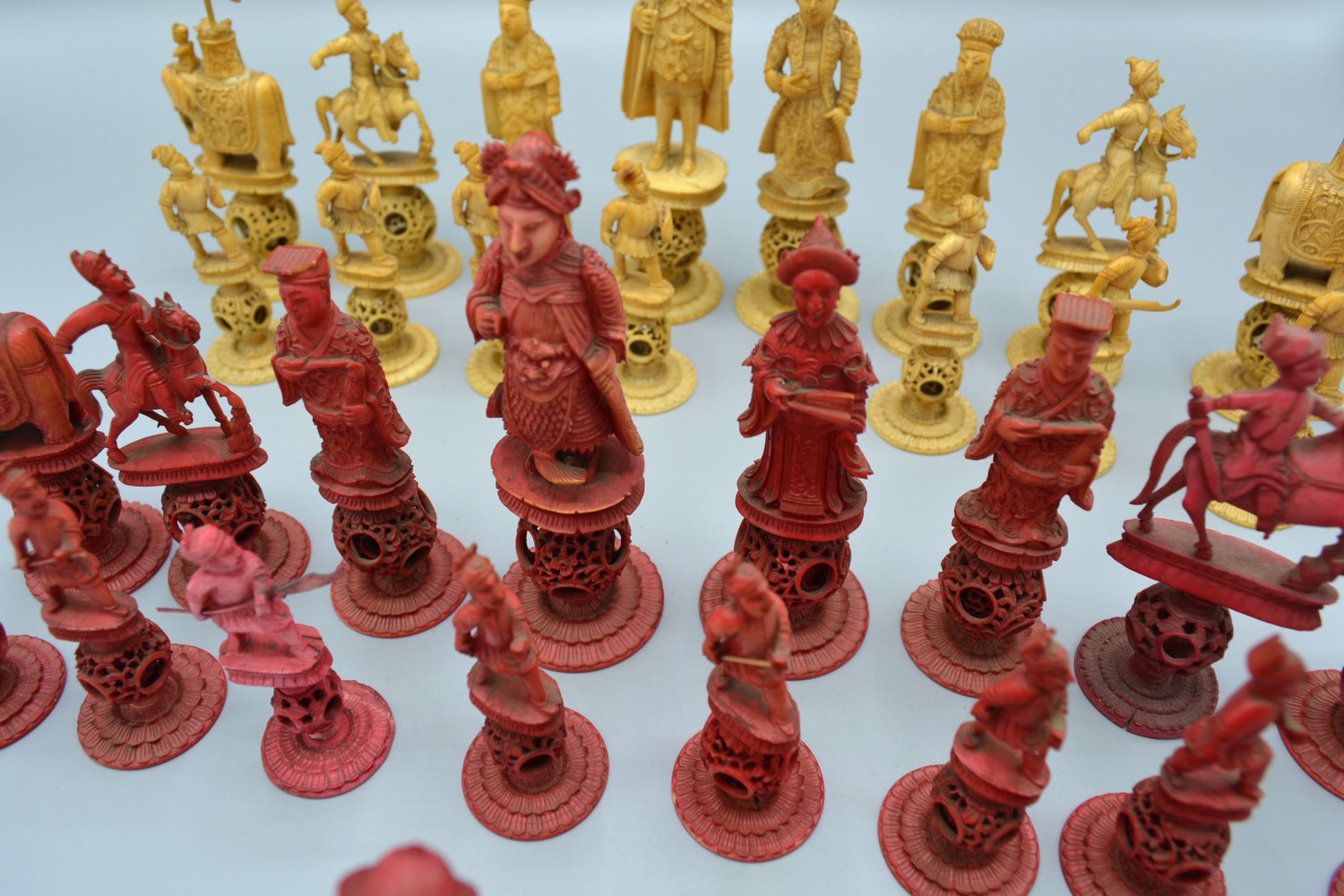 An early 19th century Chinese carved ivory chess set, each piece finely carved with puzzle balls - Image 4 of 5