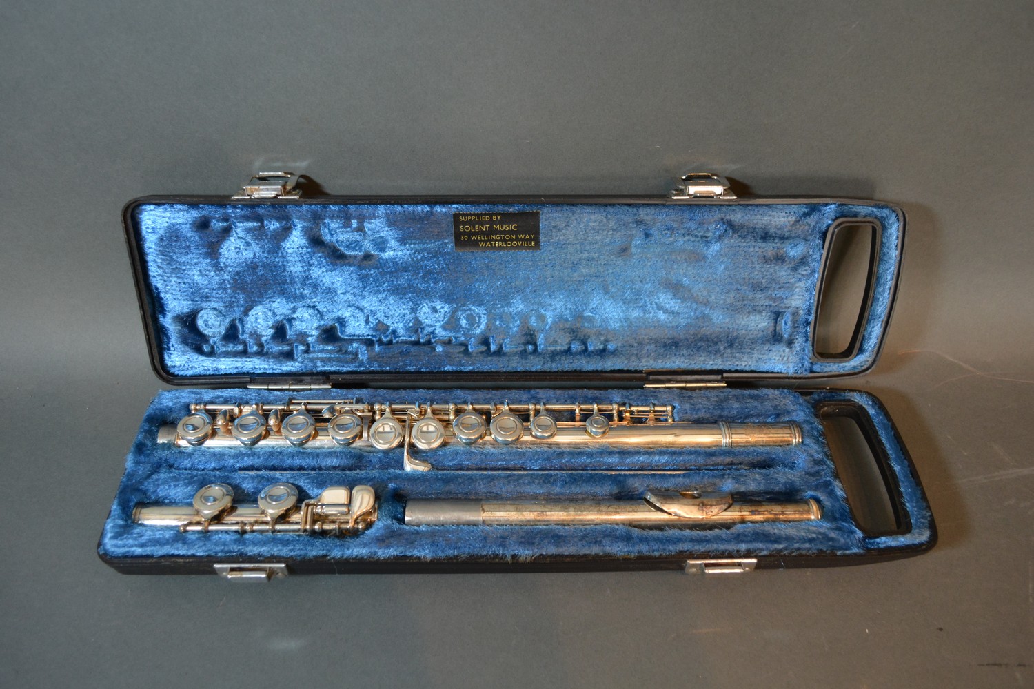 A Yamaha YFL-21S Flute within case