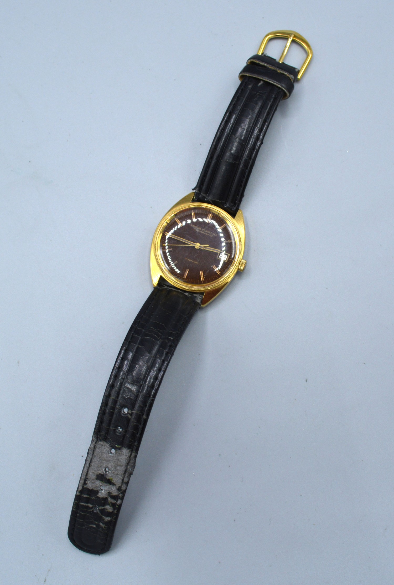 A Girard Perregaux 18ct gold cased gentlemans wristwatch with leather strap, 3.3cms diameter - Image 2 of 3