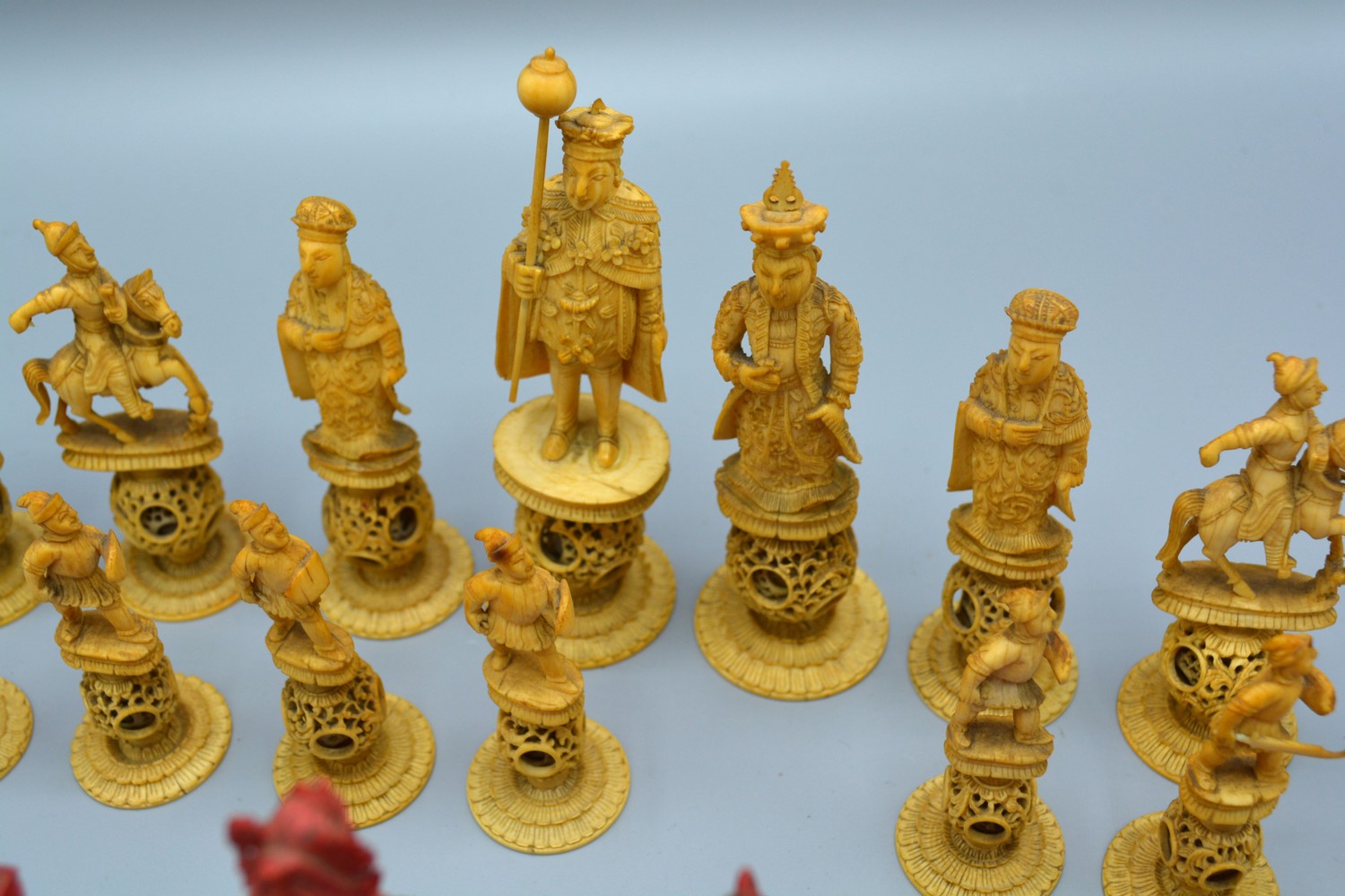 An early 19th century Chinese carved ivory chess set, each piece finely carved with puzzle balls - Image 5 of 5