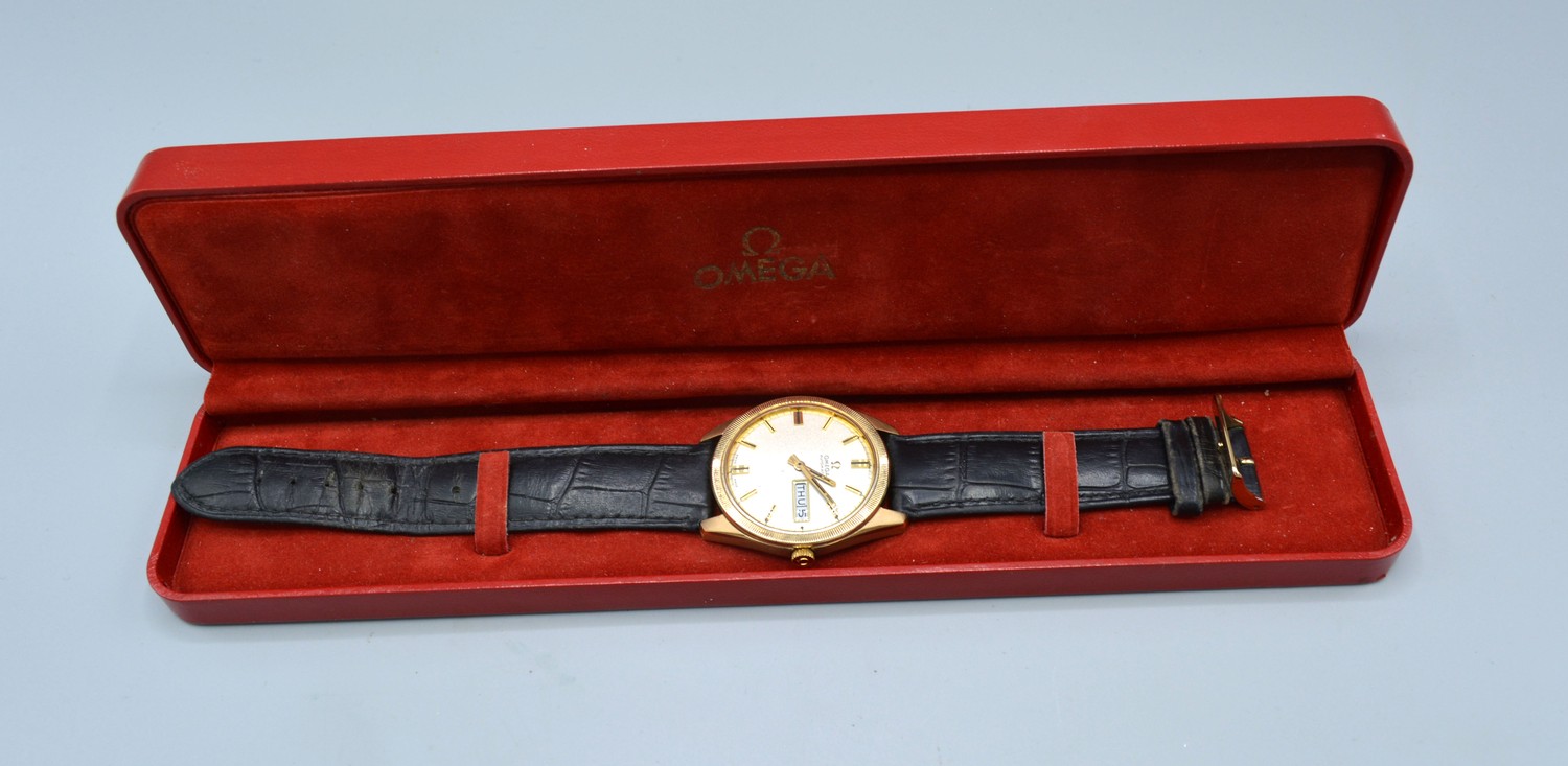 An 9ct gold Omega Seamaster automatic gentlemans wristwatch, 3.5cms diameter dial, with Omega box