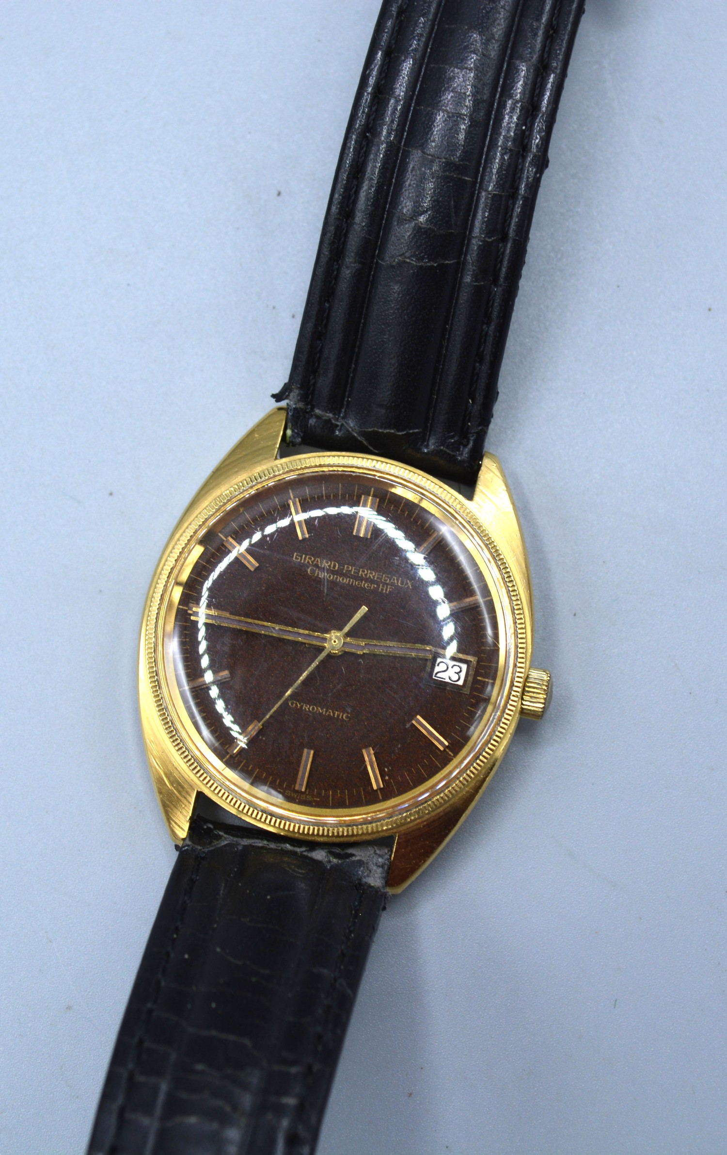 A Girard Perregaux 18ct gold cased gentlemans wristwatch with leather strap, 3.3cms diameter
