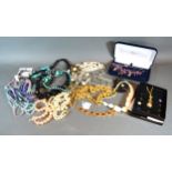A Large Collection of Jewellery to include necklaces, brooches and related items