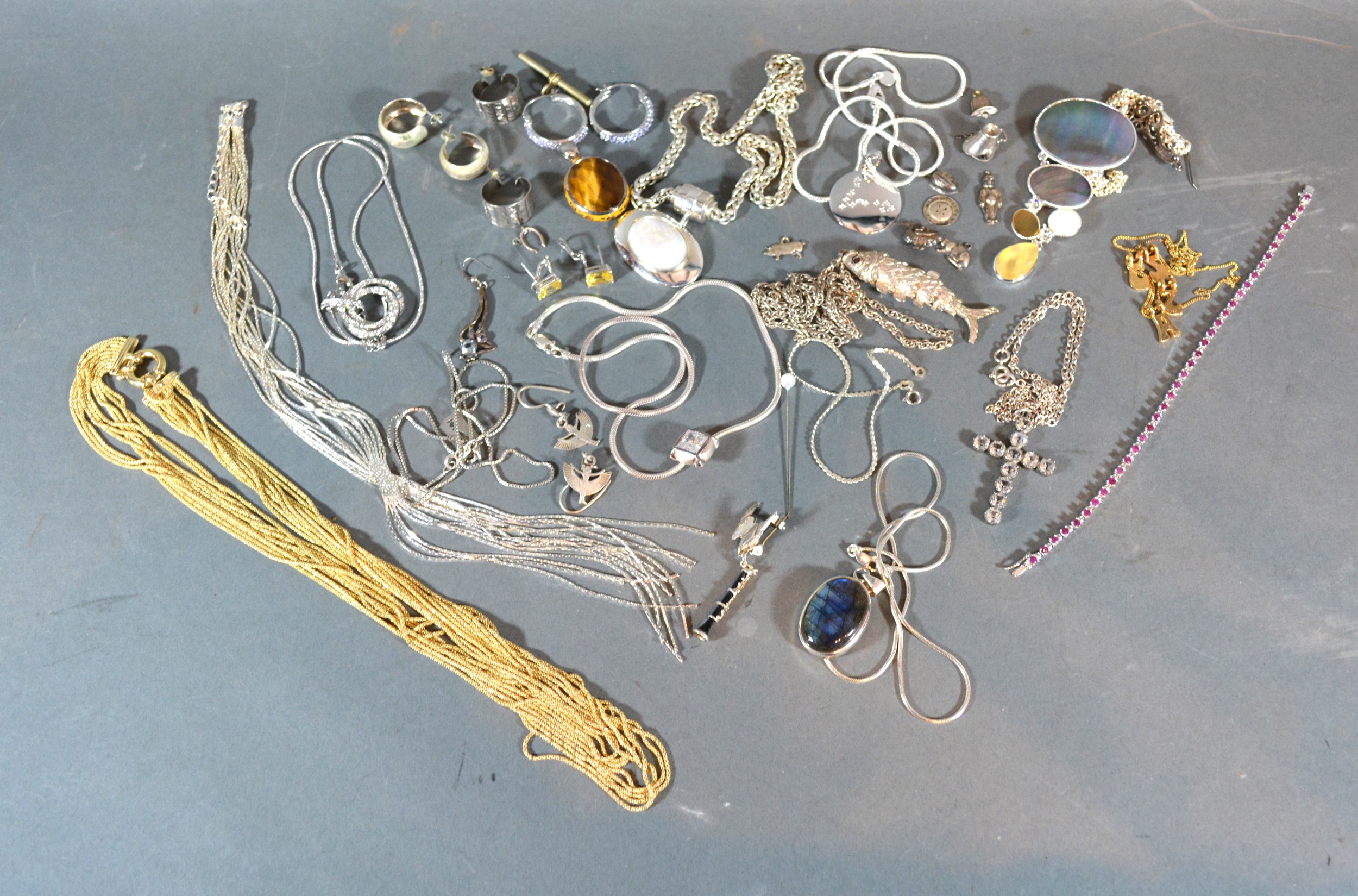 A Collection of Jewellery to include a silver pendant with linked chain and silver items