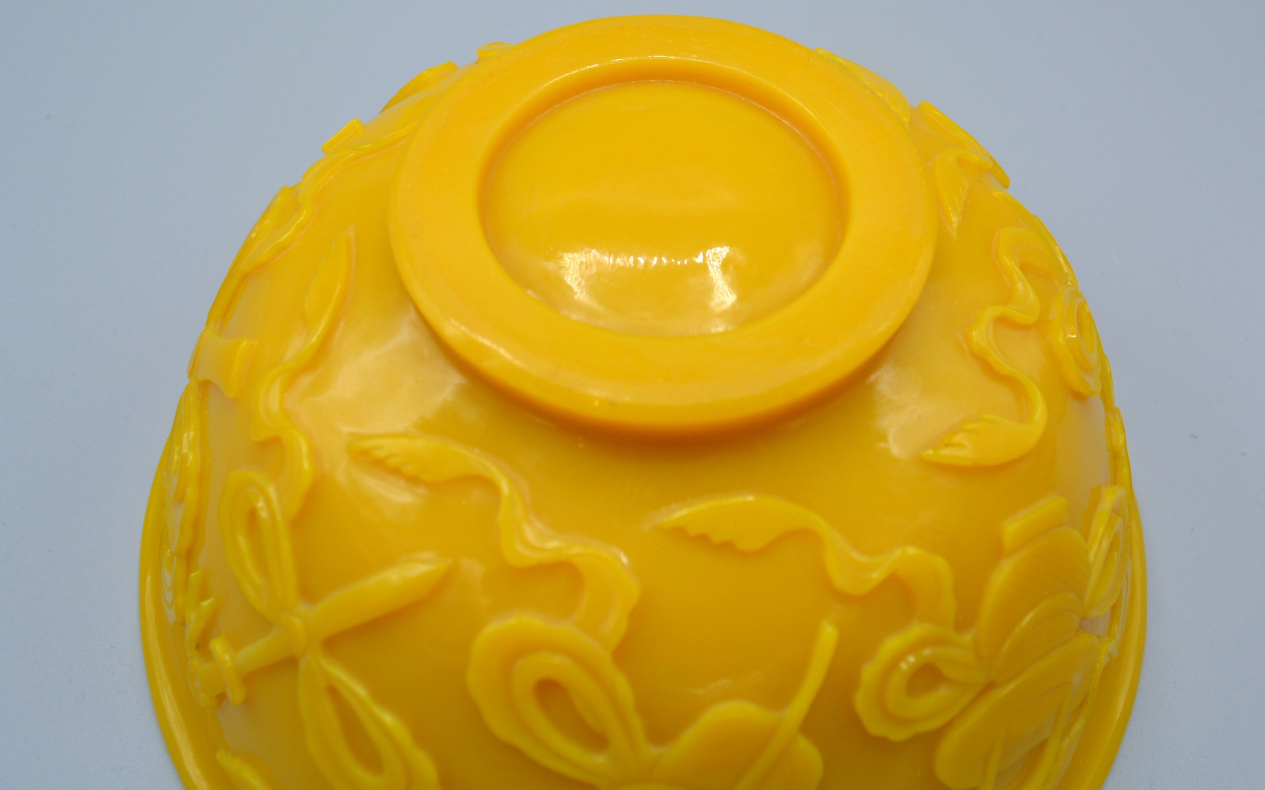 A Chinese Yellow Glass Bowl carved in relief with implements and scrolls, 15.5 cms diameter - Image 3 of 3