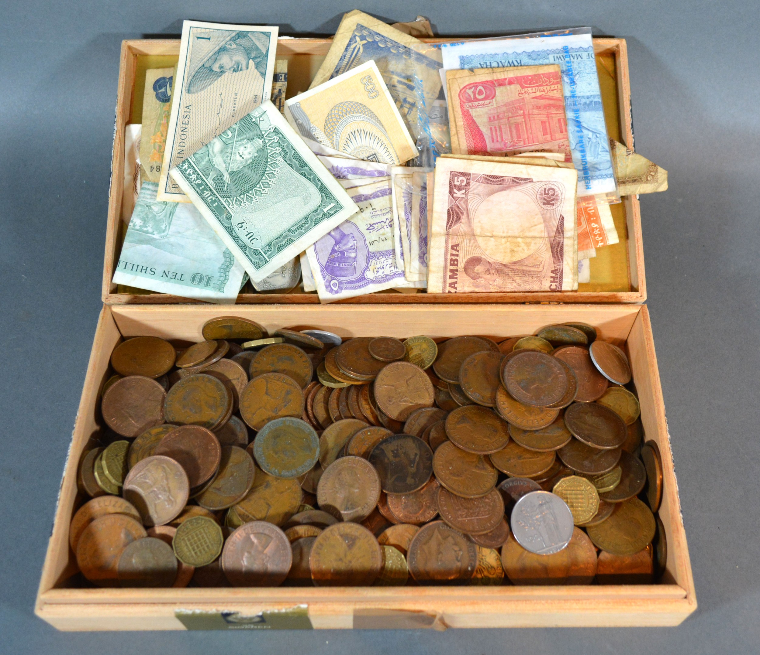 A Coin Collection to include British and Foreign together with a collection of foreign bank notes