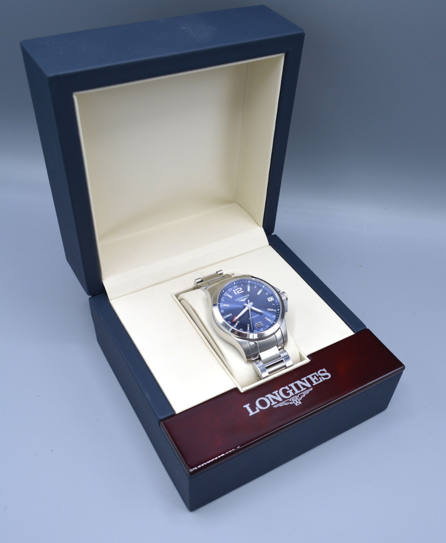 A Longines Conquest Stainless Steel Cased Gentleman's Wrist Watch, the blue dial with date - Image 2 of 3
