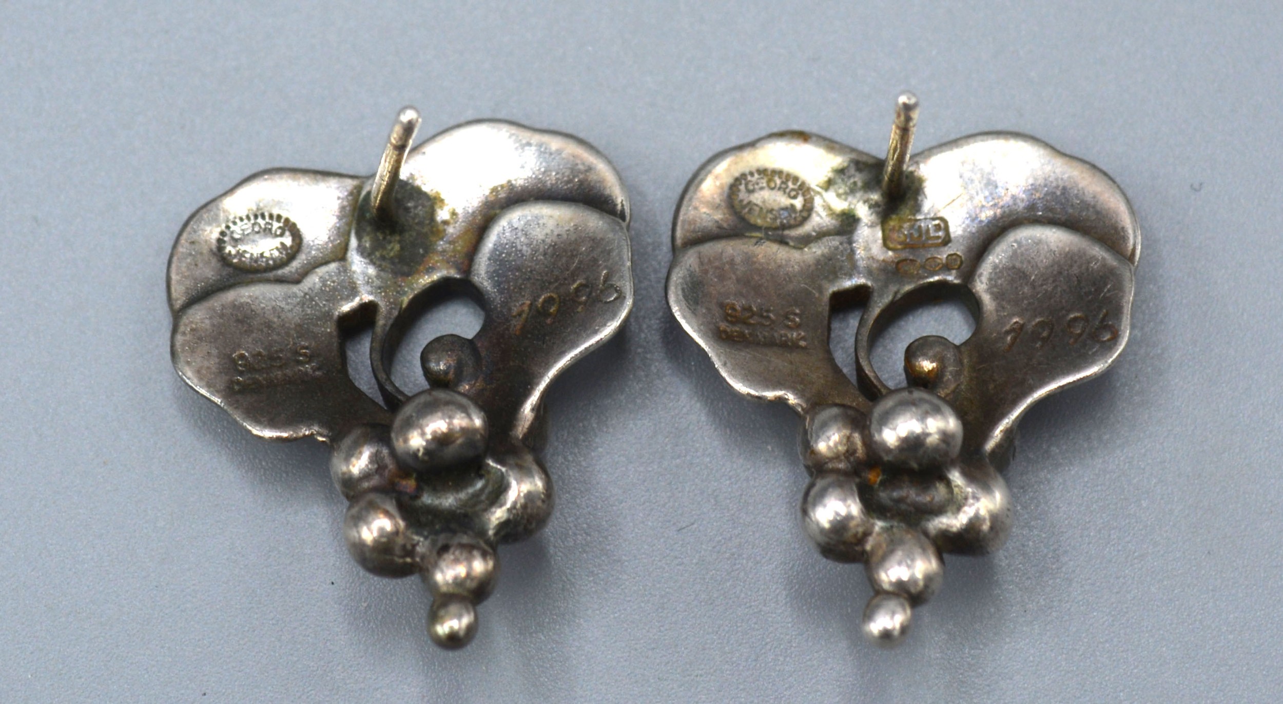 A Pair of 925 Silver Earrings by Georg Jensen in the form of Grapevine, 2.5 cms long - Image 2 of 2